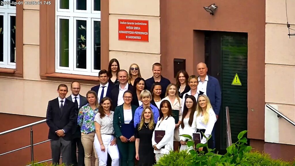 Absolwenci roku akademickiego 2022-2023 oraz egzaminatorzy